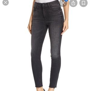 Mother High Waisted Looker Ankle Fray Size 25
